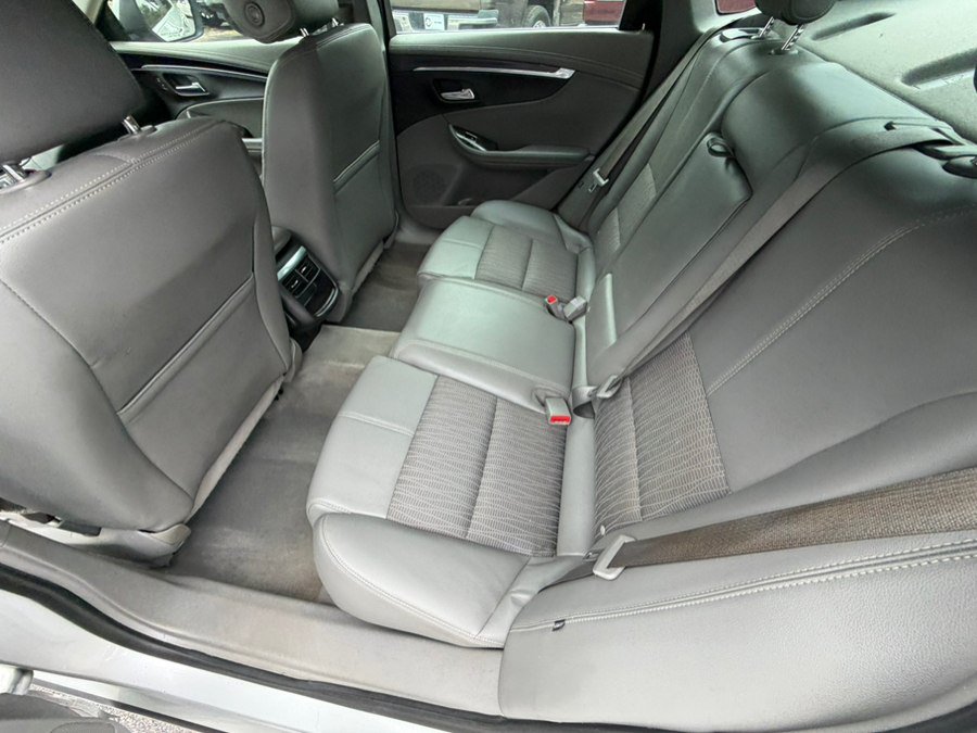Used 2015 Chevrolet Impala LT Eco w/ Navigation Package w/ Convenience Package FWD image 16
