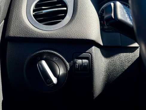 Used 2017 Volkswagen Tiguan S image 33