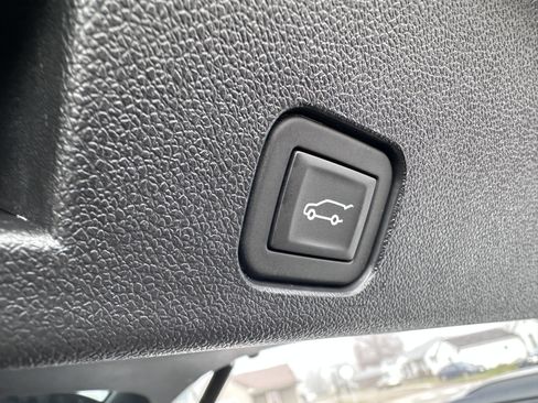 Used 2025 GMC Acadia Elevation image 14