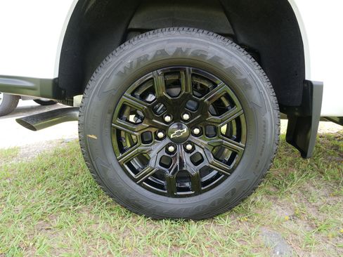 New 2025 Chevrolet Colorado W/T w/ WT Custom Package image 12