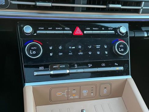 Used 2025 Hyundai Santa Fe Limited image 31