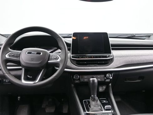 Used 2025 Jeep Compass Latitude AWD/4WD image 29