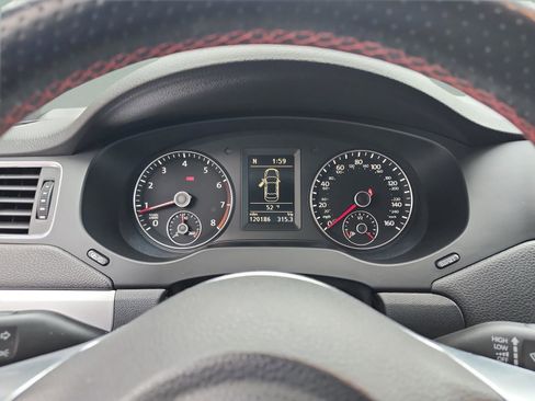 Used 2012 Volkswagen Jetta GLI image 11