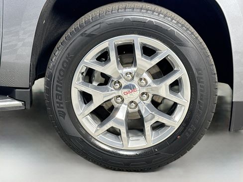 Used 2018 GMC Yukon SLT image 32