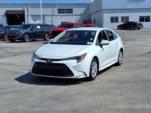 Used 2025 Toyota Corolla LE FWD image 2