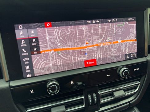 Used 2023 Porsche Macan Turbo image 62