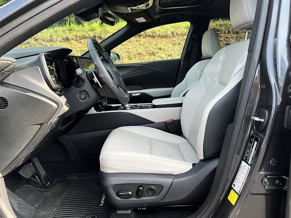 Used 2025 Lexus RX 350 Premium Plus w/ Convenience Package AWD/4WD image 11