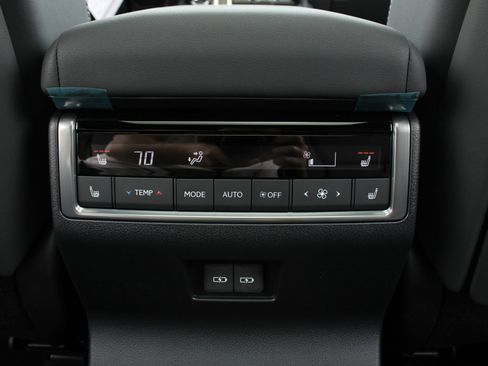 Used 2026 Lexus GX 550 w/ Accessory Package (2T) AWD/4WD image 24