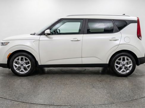 Used 2025 Kia Soul LX w/ LX Technology Package FWD image 5