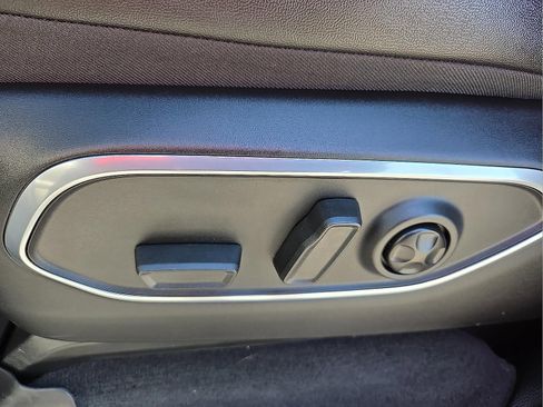 Used 2025 Jeep Wagoneer 4WD image 14