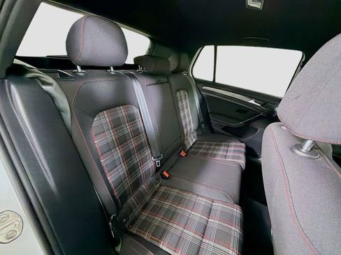 Used 2020 Volkswagen GTI S image 27