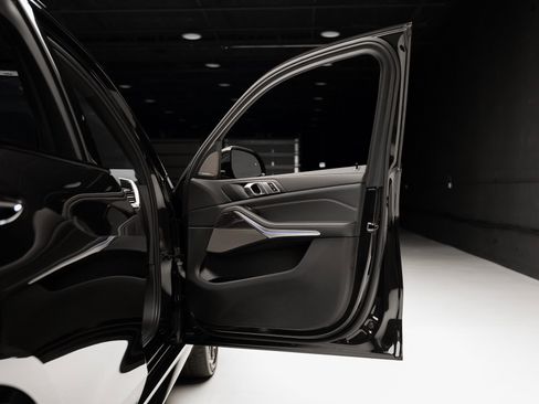 Used 2023 BMW X5 M50i w/ Executive Package image 60