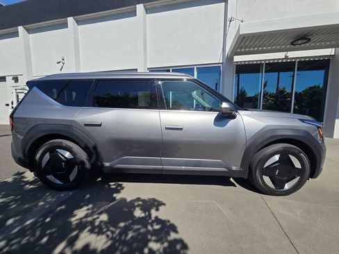 Certified 2024 Kia EV9 Wind AWD/4WD image 2
