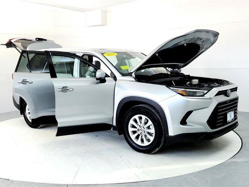 Used 2025 Toyota Grand Highlander XLE image 12