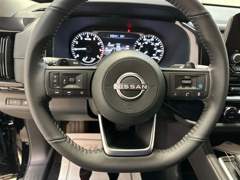 New 2025 Nissan Pathfinder SV image 13