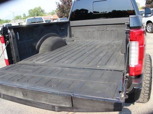 Used 2018 Ford F250 Platinum w/ FX4 Off-Road Package AWD/4WD image 14