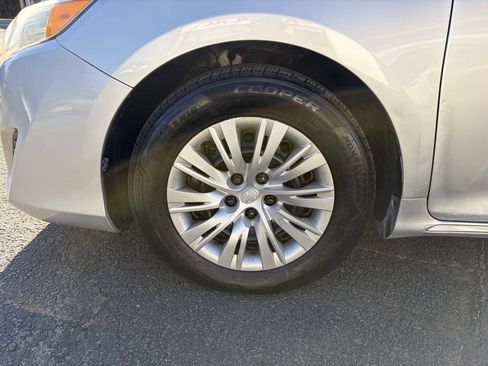 Used 2014 Toyota Camry LE FWD image 6