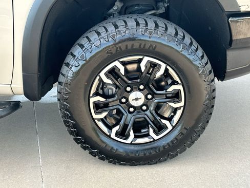 Used 2022 Chevrolet Silverado 1500 ZR2 w/ Technology Package image 10