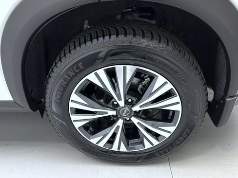 Used 2023 Nissan Rogue SV AWD/4WD image 22