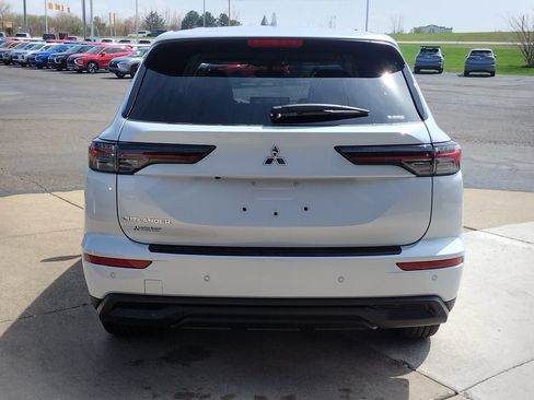 New 2026 Mitsubishi Outlander ES AWD/4WD image 17