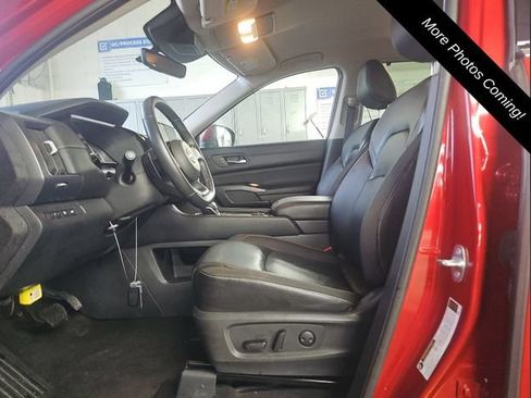 Used 2023 Nissan Pathfinder SL AWD/4WD image 5