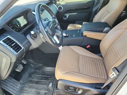 Used 2023 Land Rover Discovery Metropolitan Edition AWD/4WD image 7