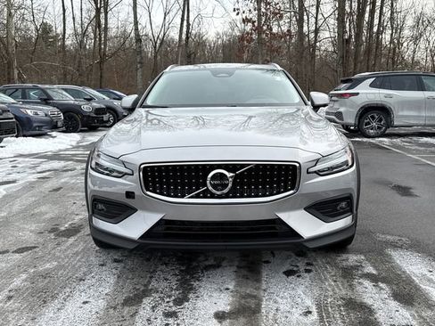 Certified 2025 Volvo V60 B5 Cross Country Plus image 8