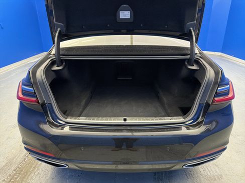 Used 2020 BMW 740i image 30