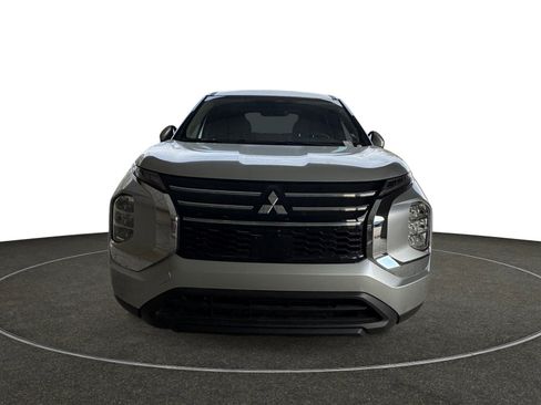 Used 2025 Mitsubishi Outlander ES image 9