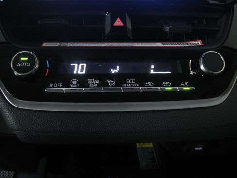 Used 2025 Toyota Corolla LE image 14