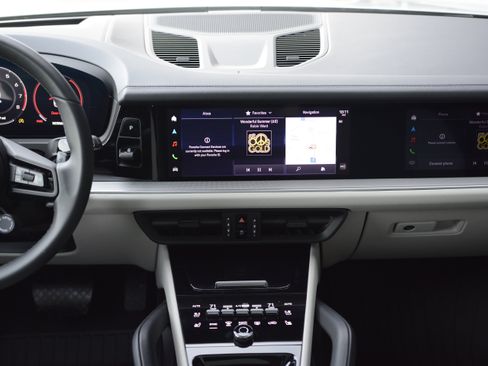 Certified 2026 Porsche Cayenne AWD/4WD image 19