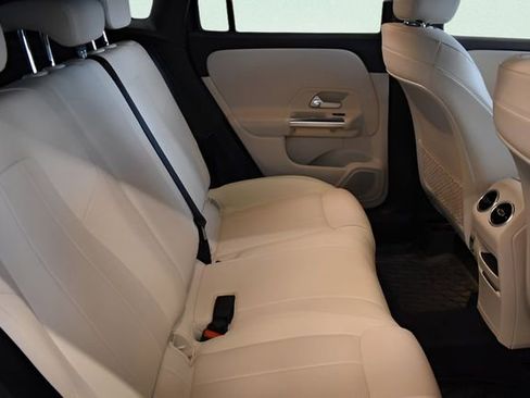 Used 2021 Mercedes-Benz GLA 250 4MATIC image 17