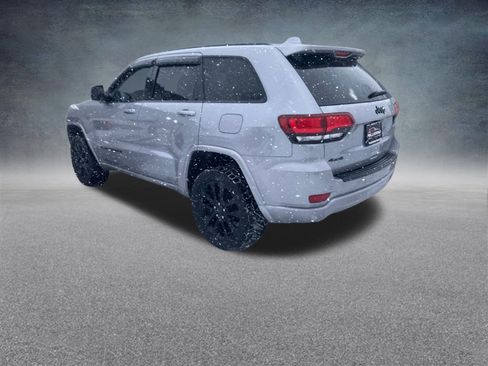 Used 2019 Jeep Grand Cherokee Altitude image 3