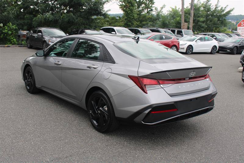 Used 2026 Hyundai Elantra Sport FWD image 6
