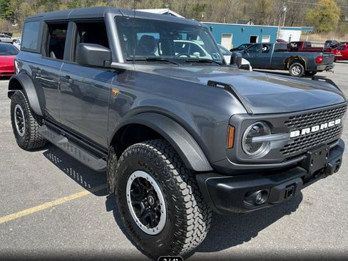 Used 2025 Ford Bronco Badlands w/ Sasquatch Package AWD/4WD image 3