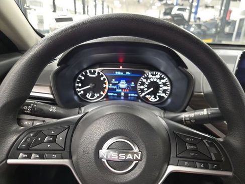 Used 2024 Nissan Altima 2.5 SV FWD image 16