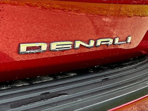 Used 2023 GMC Yukon Denali Ultimate AWD/4WD image 22