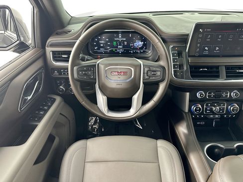 Used 2024 GMC Yukon SLT w/ SLT Luxury Package image 23