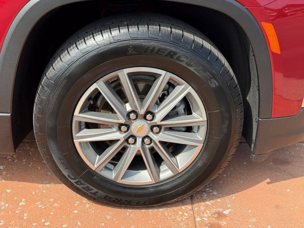 Used 2023 Chevrolet Traverse LT FWD image 8