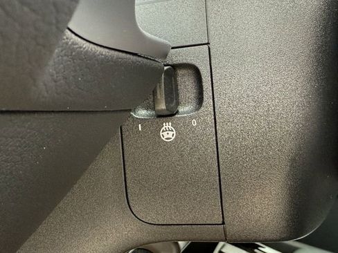 Used 2025 Mercedes-Benz GLB 250 4MATIC image 16