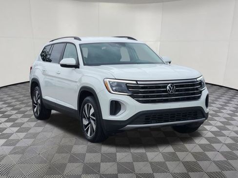 Used 2024 Volkswagen Atlas SE AWD/4WD image 2
