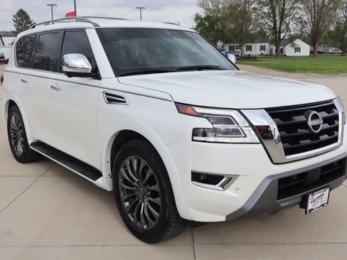 Used 2024 Nissan Armada Platinum w/ Cargo Package RWD image 4