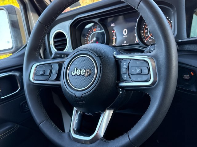Used 2025 Jeep Wrangler Unlimited Sahara AWD/4WD image 12