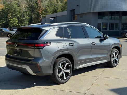 New 2025 Volkswagen Tiguan SE image 8