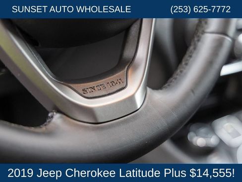 Used 2019 Jeep Cherokee Latitude Plus AWD/4WD image 50