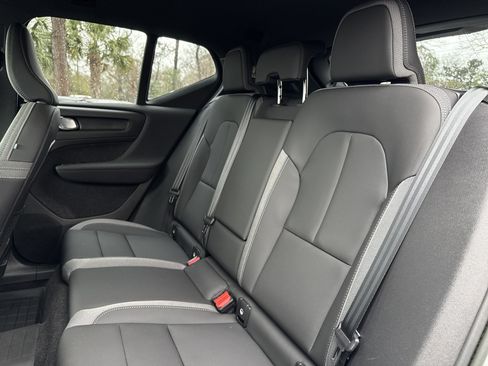 Used 2023 Volvo XC40 Recharge Core image 29