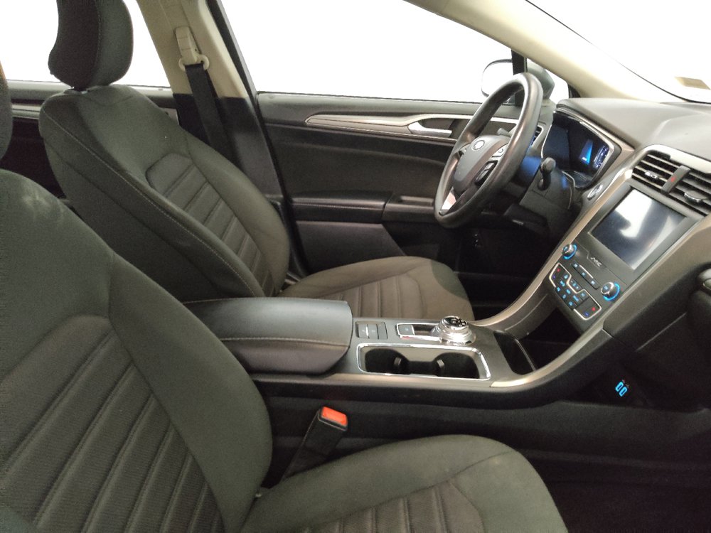 Used 2019 Ford Fusion SE FWD image 21