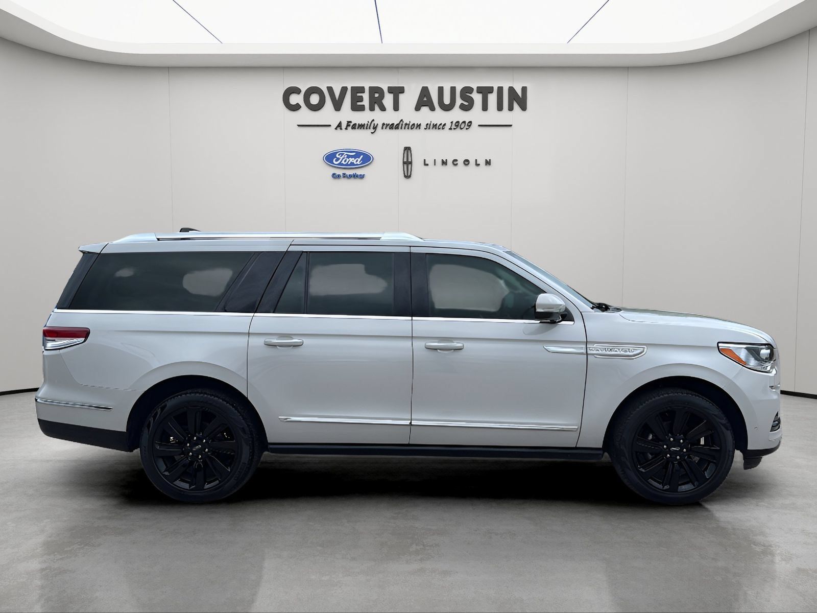Used 2023 Lincoln Navigator L Reserve AWD/4WD image 6