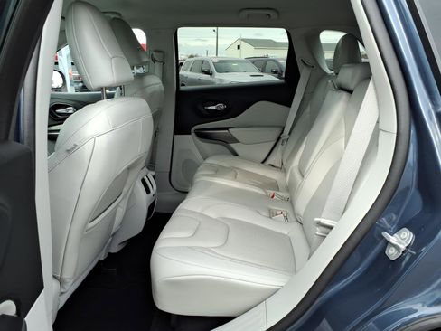 Used 2021 Jeep Cherokee Latitude Lux w/ Trailer Tow Group image 11