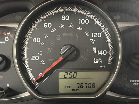 Used 2015 Toyota Yaris L image 17